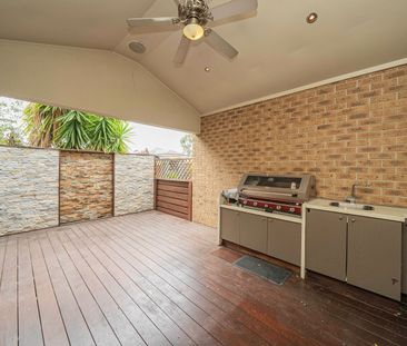 Contemporary Family Home in the Heart of Berwick - Available now - Photo 3