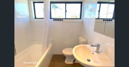 Large Four Bedroom Family Home - Photo 5