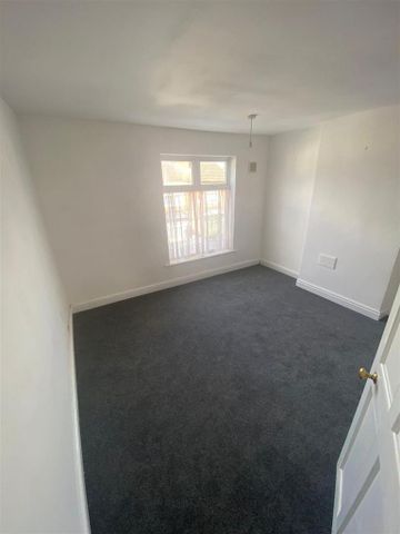3 bedroom end of terrace house to rent - Photo 4