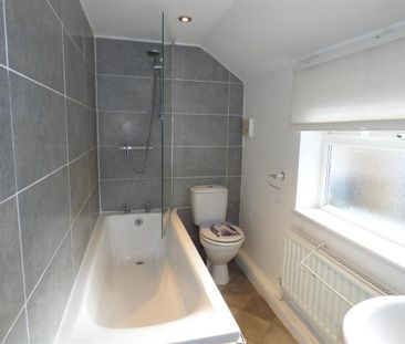 2 bedroom end of terrace house to rent - Photo 4