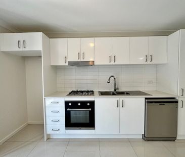 Modern Two Bedroom Townhouse - Photo 4