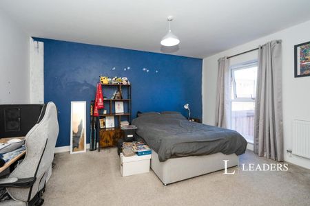 2 bedroom flat to rent - Photo 2