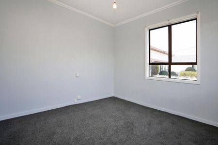 21 Spencer Street, Bluff - Photo 3