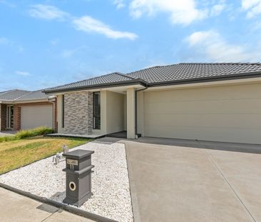 Spacious Family Home with Modern Comforts - Photo 3