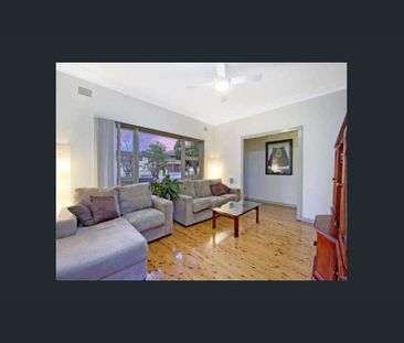 Spacious Family Living in a Convenient Carlingford Location - Photo 2