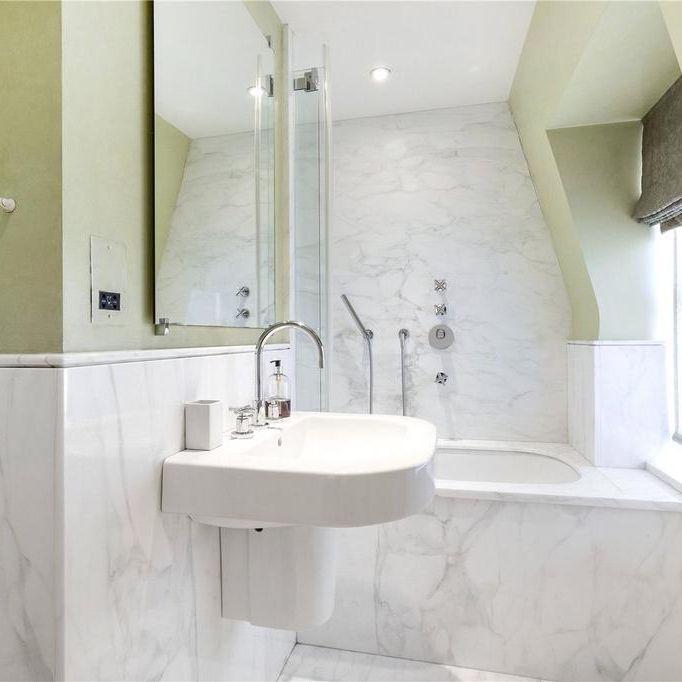 5 bedroom mews to rent - Photo 1