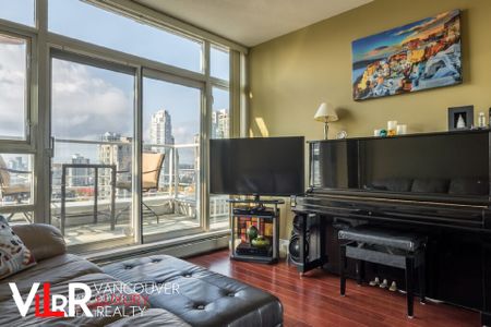 Penthouse in Downtown Vancouver, BC - Photo 2