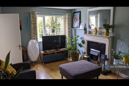 2 bedroom semi-detached house to rent - Photo 2