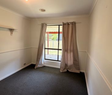 Freshly painted 3-bedroom home - Photo 6