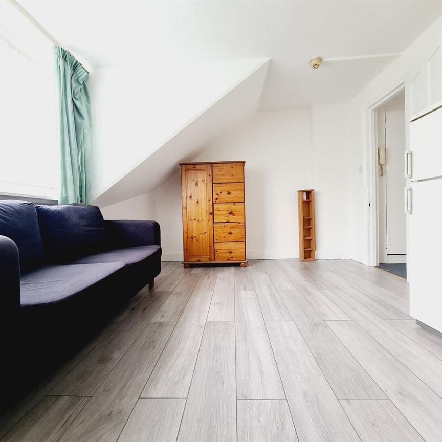 Stamford Hill, Hackney, London N16 - Photo 1