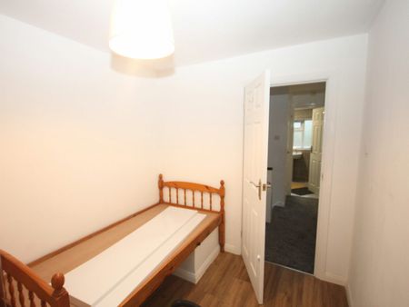 Semi-detached house to rent on - Photo 2