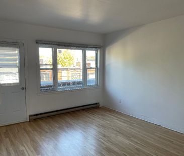 5 1/2 . 3 bedrooms - Photo 2