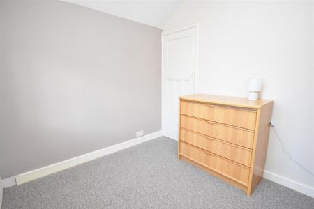 2 bedroom end of terrace house to rent - Photo 4