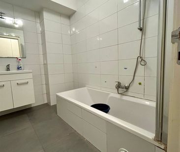 Gelijkvloers appartement met drie slaapkamers, tuin en garage - Foto 5