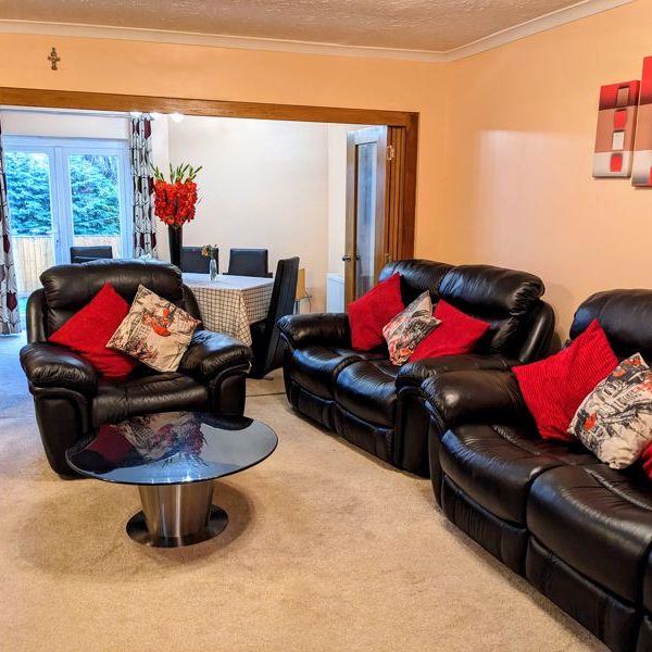 4 bedroom semi-detached house to rent - Photo 1