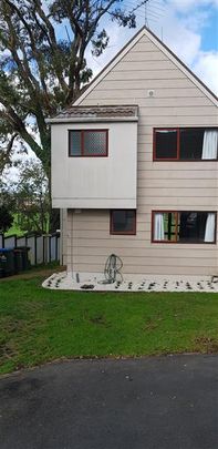 ELLERSLIE - 3 brm Townhouse - Great Locations - Photo 1