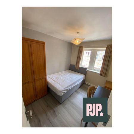 4 bedroom flat to rent - Photo 4