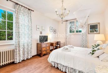 Elegante villa con giardino a due passi dal mare