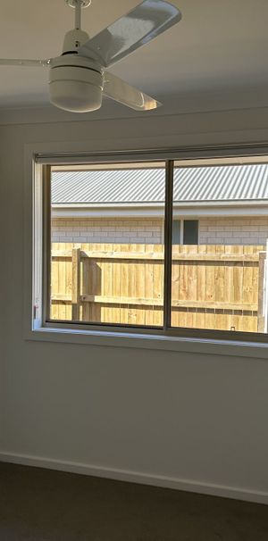 Modern 2-Bedroom Duplex! - Photo 1