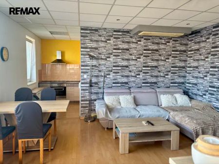 Exkluzivní pronájem zařízeného bytu 2+kk s parkovacím stáním-Pardubice-centrum - Photo 2