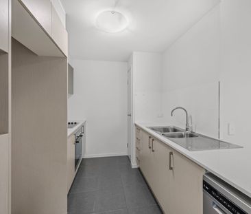 Modern 1-Bedroom Unit with Parking in Prime Upper Mount Gravatt Loc... - Photo 4