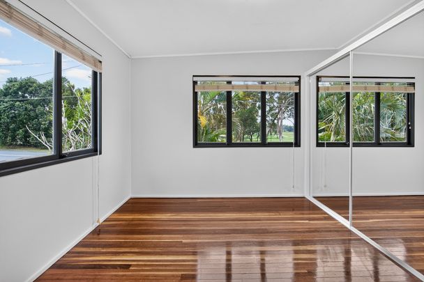 Freshly Updated Unit in Prime Wynnum Location - Photo 1