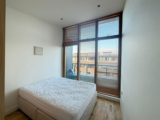 The locks, Charlotte Quay Dock, Ringsend, Dublin 4 - Photo 1