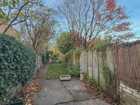 5 bedroom end of terrace house to rent - Photo 4