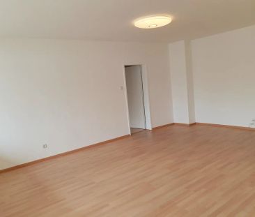 Drei Zimmerwohnung mit verglaster Loggia! - Foto 2