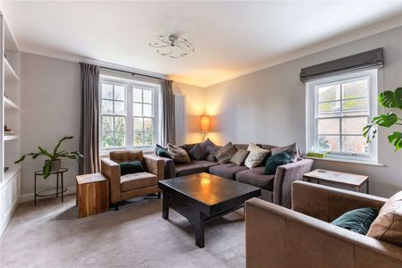 Elegant and spacious converted apartment in a premier Harpenden location - Photo 4