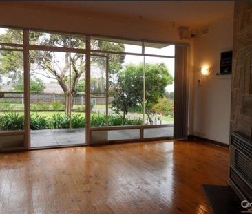 Spacious & Secure Family Home with Gardening Included - Photo 6