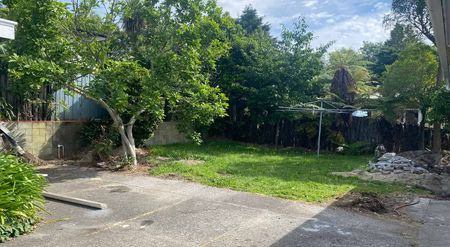 Renovated 3-Bedroom Home with double garage - Photo 3