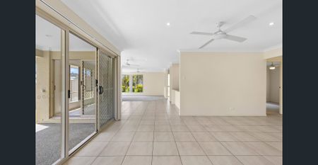 Spacious Family Living in the Heart of Upper Coomera - Photo 2