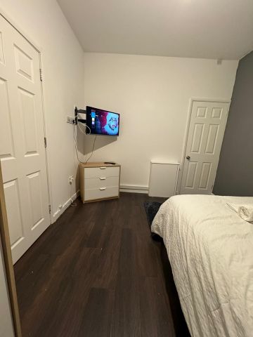 Room in a Shared House, Bolingbroke Road, CV3 - Photo 3