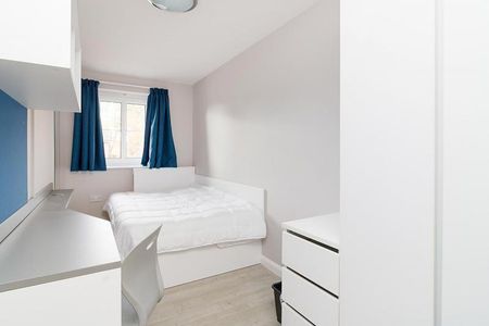 4 bedroom apartment to rent - Photo 4