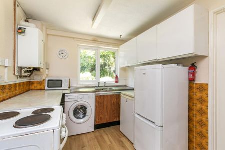 3 bedroom semi-detached house to rent - Photo 3