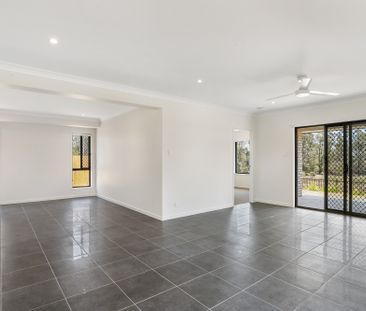 Spacious Family Home - Photo 2