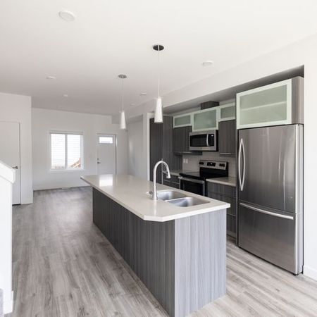 Edmonton Unfurnished townhouse Rental in West Jasper Place - Stunning Boutique Townhome located in West Jasper Place - Photo 4