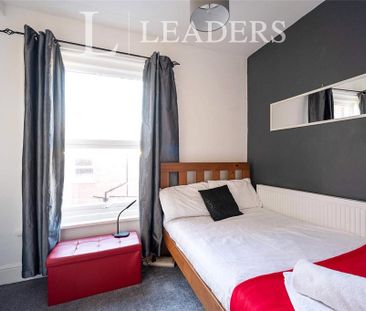 6 bedroom terraced house to rent - Photo 3