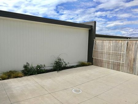 3 Bedrooms and Double Car Garage in Ormiston - Photo 4