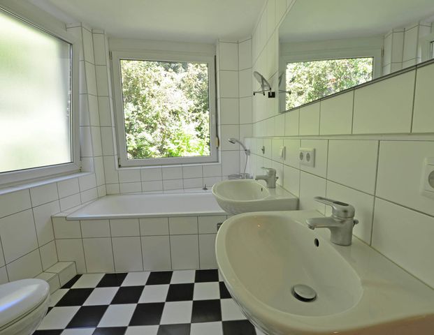 3,5 helle Zimmer, 2 Balkone, 2 Keller und 2 Tiefgaragenplätze suchen ab sofort neue Mieter! - Foto 1