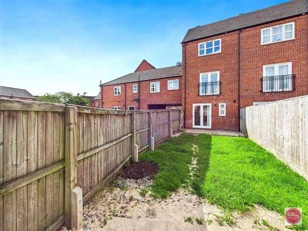 Blakeholme Court, Burton-on-trent, DE14 - Photo 3