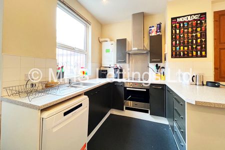 4 Bedroom Mid Terraced House for rent in Hessle Mount - Photo 5