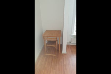 Room in a Shared Flat, Chichele Road, NW2 - Photo 2