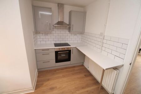 2 bedroom terraced house to rent - Photo 2