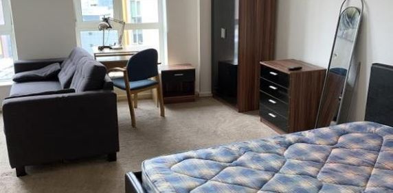 Studio to rent - Photo 2