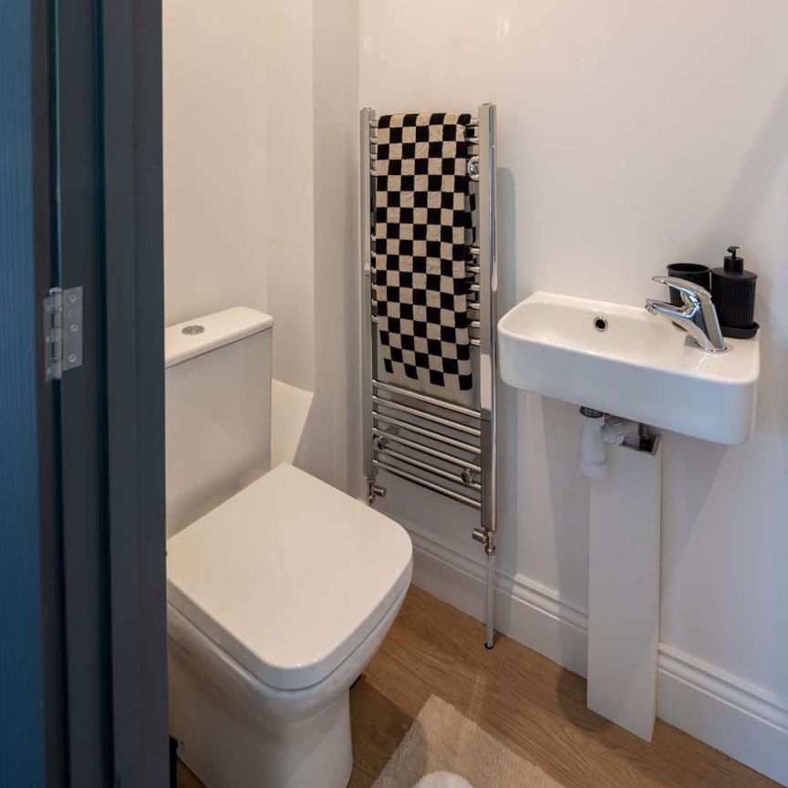 King Georges Road Room 8 (top floor, back) - Photo 1