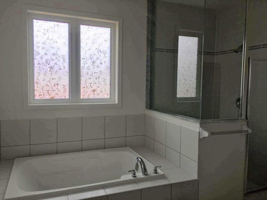 For Lease - 2585 Craftsman Drive, Oshawa, Ontario - Photo 1