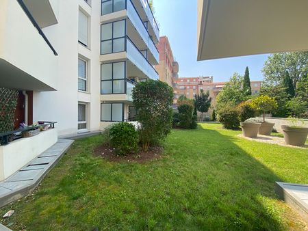 Appartement MEUBLE Aubagne 1 pièce 26 m2, - Photo 3