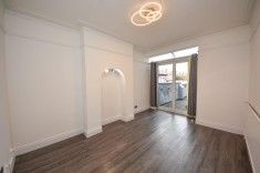 3 bed House - Mid Terrace for Rent - Photo 5